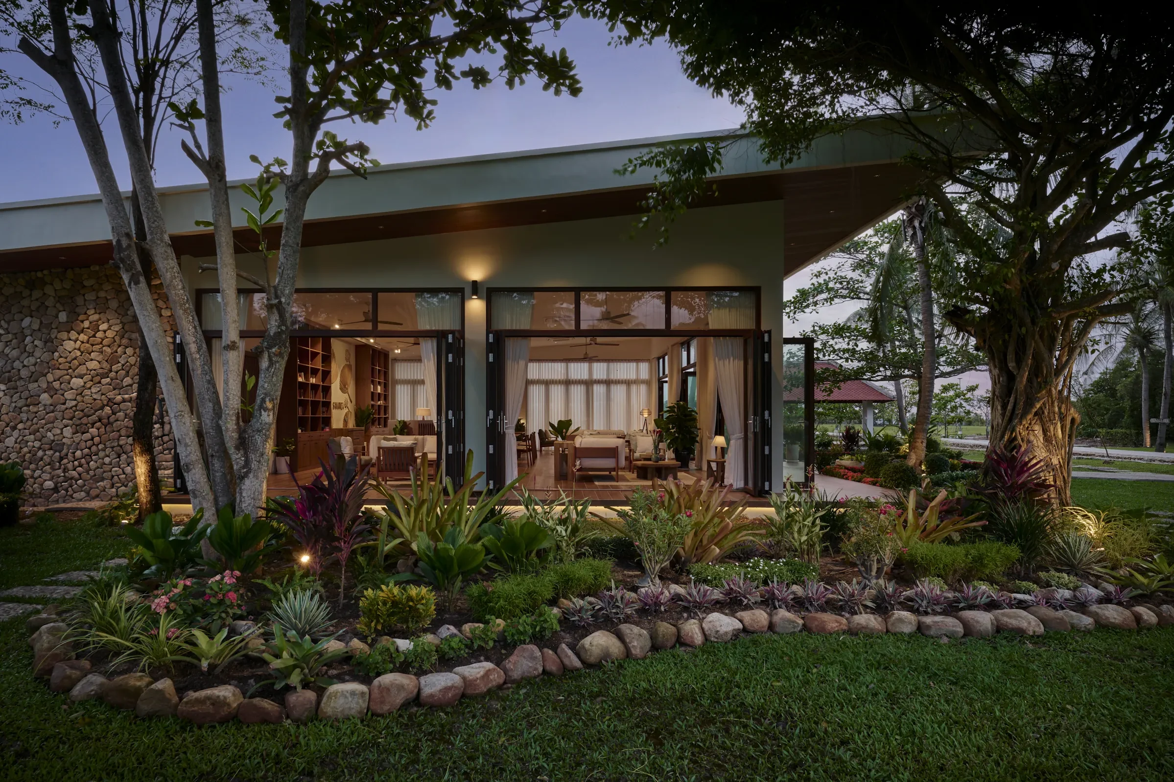 Samanea Garden Lounge